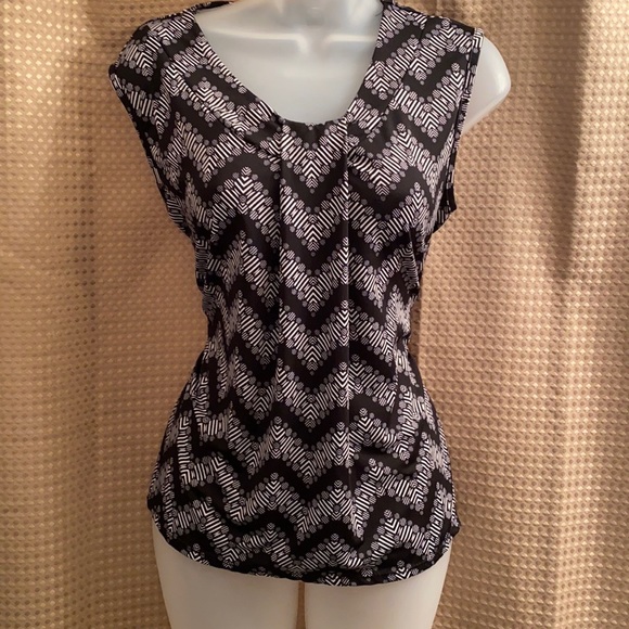 FREE w/purchase of any item $10 or more. JM Fleurette Chevron Blouse size XLP - Picture 6 of 9